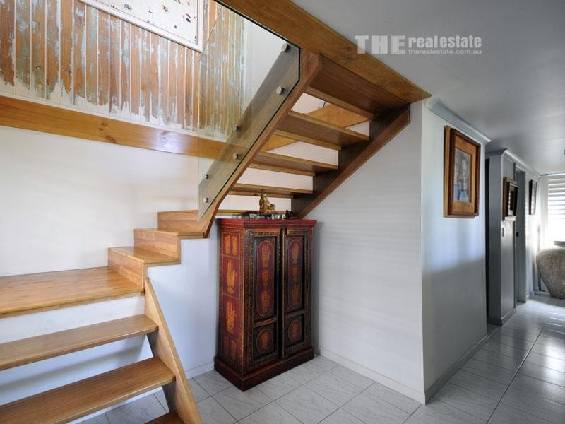 8 East Street, Burleigh Heads QLD 4220