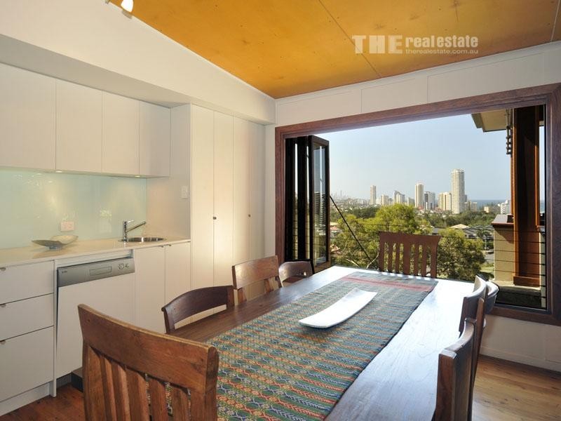 8 East Street, Burleigh Heads QLD 4220