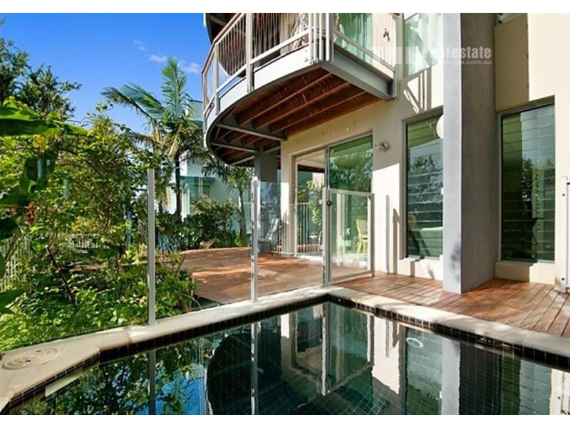 7 Brakes Crescent, Miami QLD 4220