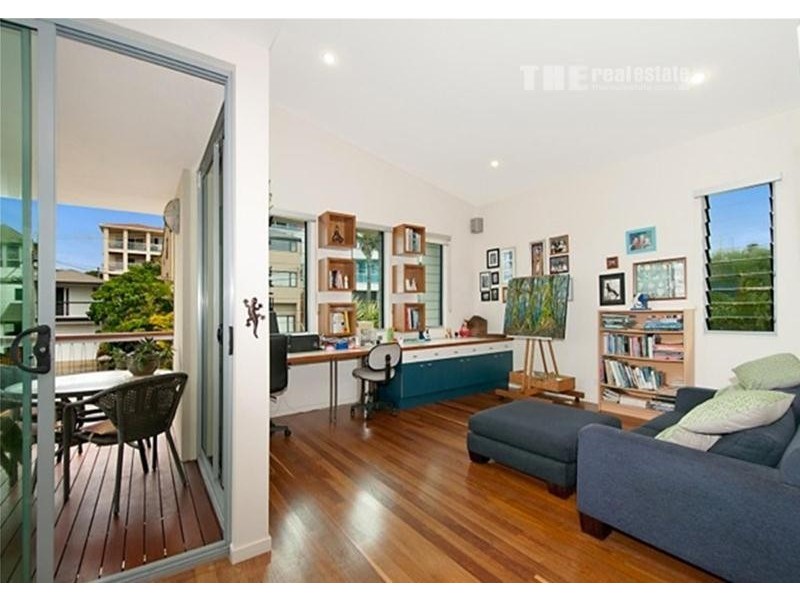 7 Brakes Crescent, Miami QLD 4220