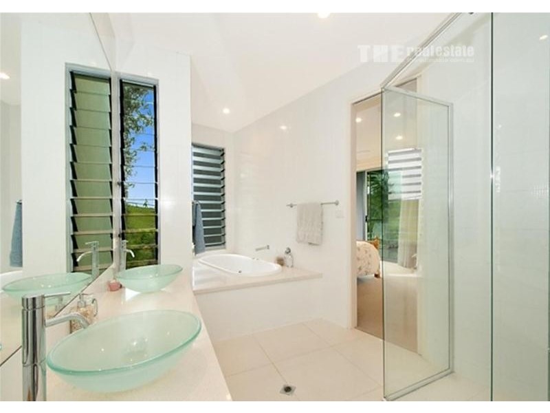 7 Brakes Crescent, Miami QLD 4220