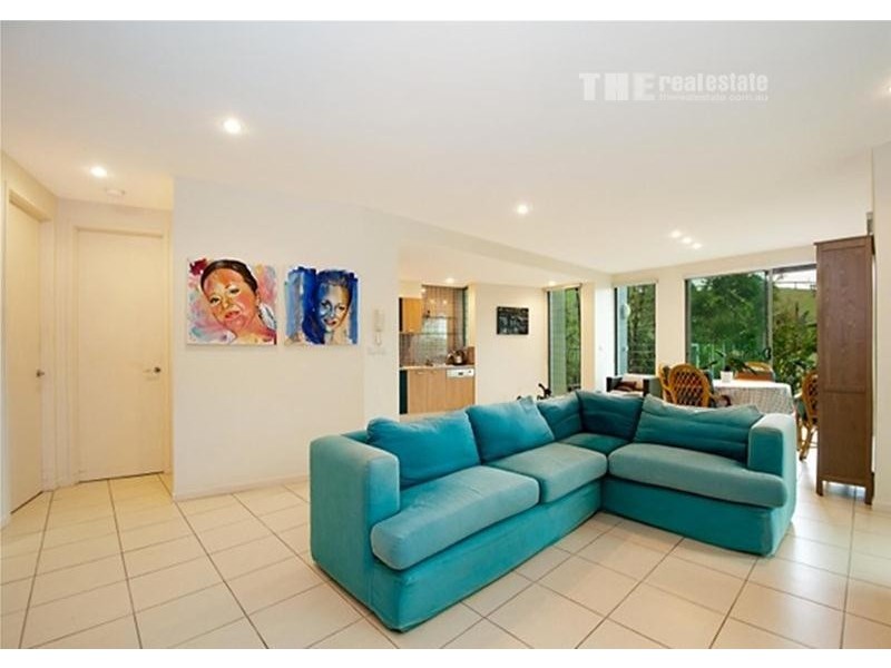 7 Brakes Crescent, Miami QLD 4220