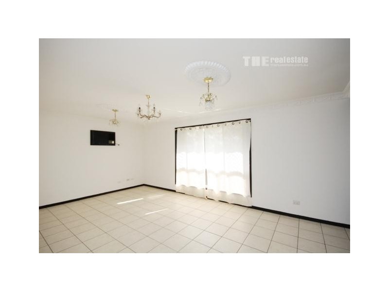 4 Pensacola Court, Broadbeach Waters QLD 4218