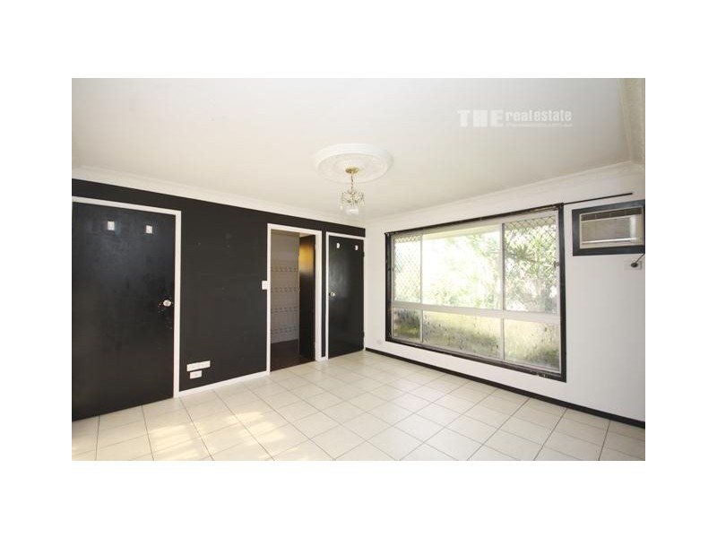 4 Pensacola Court, Broadbeach Waters QLD 4218