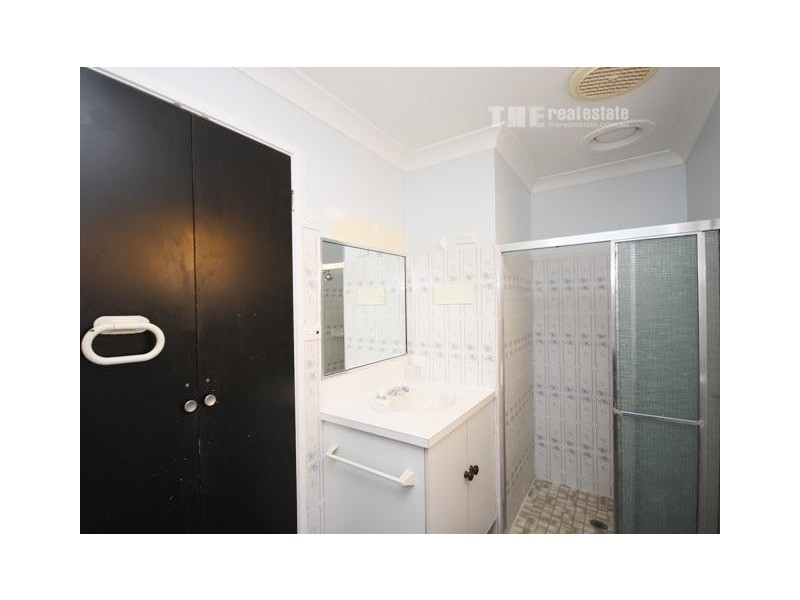 4 Pensacola Court, Broadbeach Waters QLD 4218