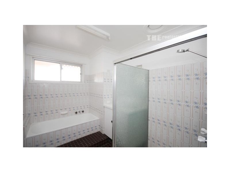 4 Pensacola Court, Broadbeach Waters QLD 4218