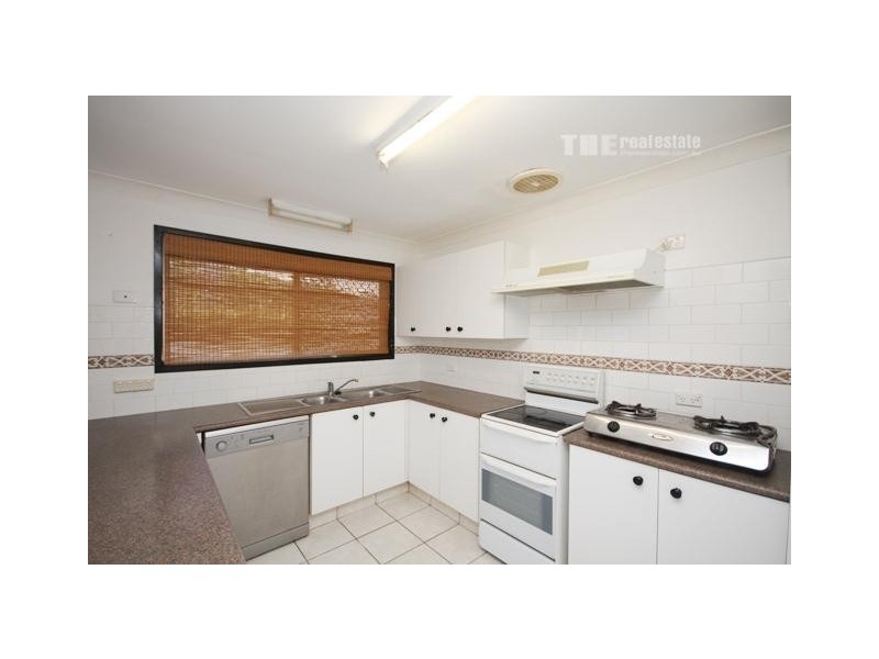 4 Pensacola Court, Broadbeach Waters QLD 4218