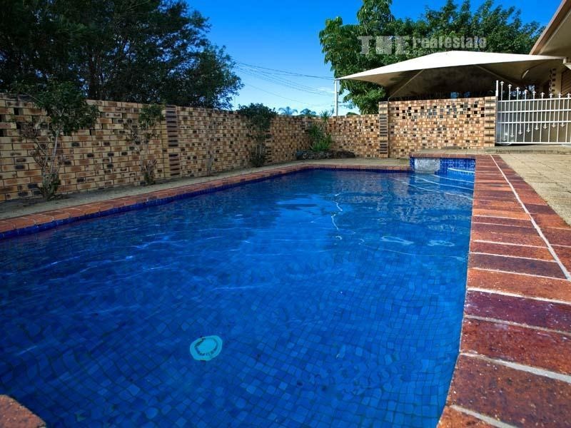 4 Pensacola Court, Broadbeach Waters QLD 4218