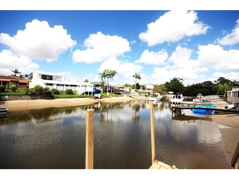 4 Pensacola Court, Broadbeach Waters QLD 4218