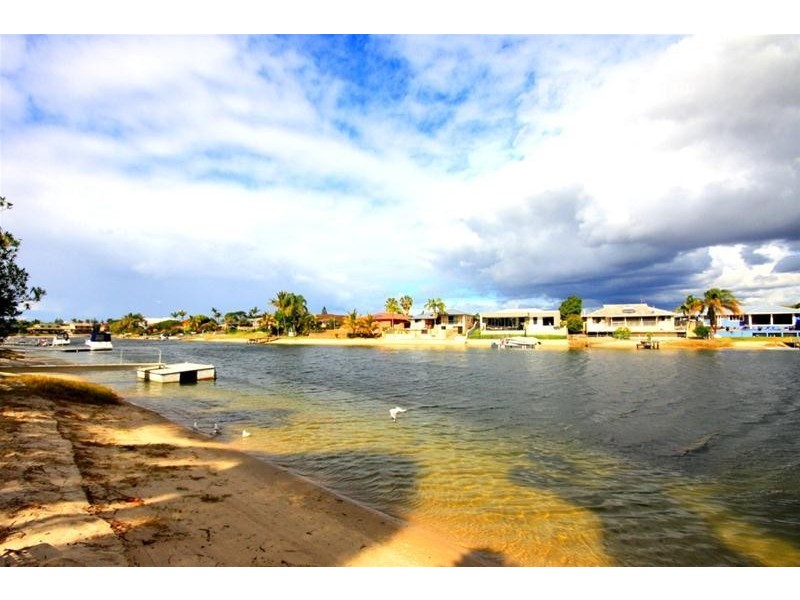 76 Markeri Street, Mermaid Waters QLD 4218