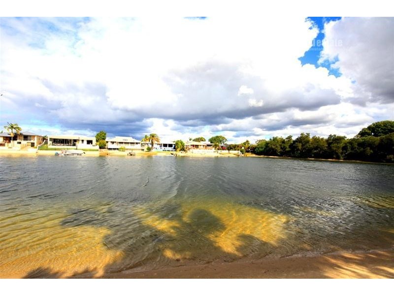 76 Markeri Street, Mermaid Waters QLD 4218