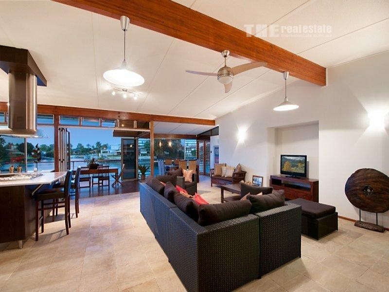 31 Furlong Street, Broadbeach Waters QLD 4218