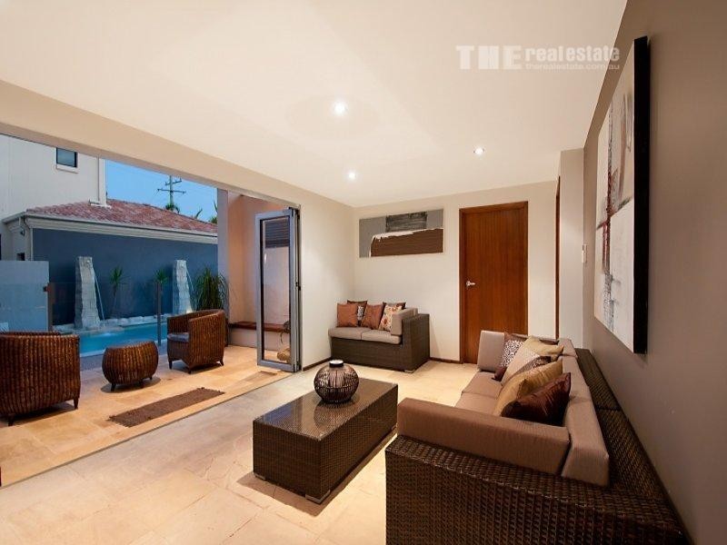 31 Furlong Street, Broadbeach Waters QLD 4218