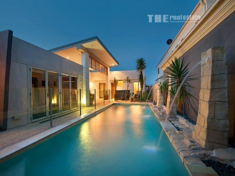 31 Furlong Street, Broadbeach Waters QLD 4218