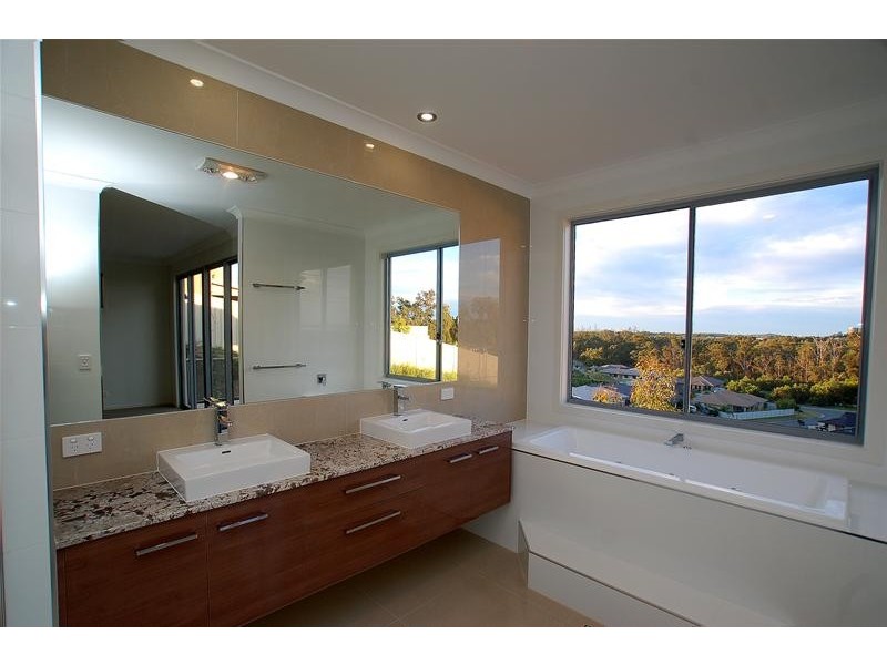 16 Laceflower  Court, Reedy Creek QLD 4227