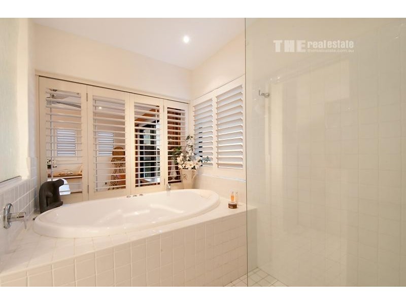 12A Peerless Avenue, Mermaid Beach QLD 4218