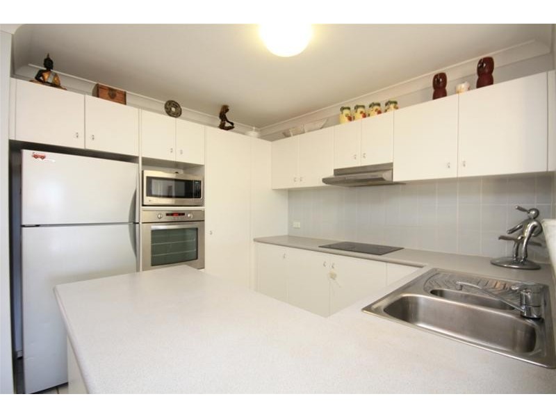 2 Redwing Court, Burleigh Waters QLD 4220