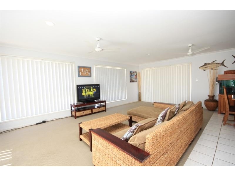 2 Redwing Court, Burleigh Waters QLD 4220