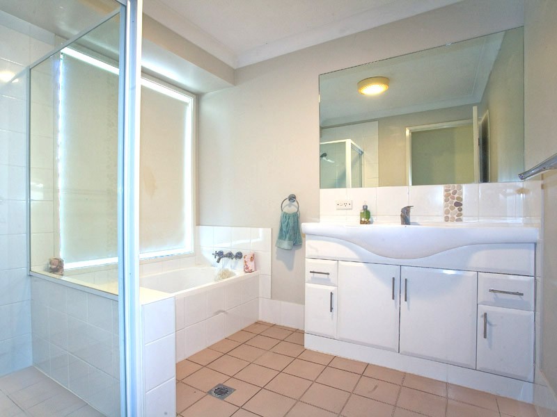 125 Explorers Way, Highland Park QLD 4211