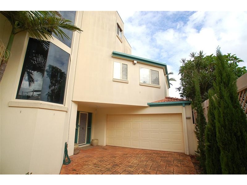 2/8 Santa Monica Road, Miami QLD 4220