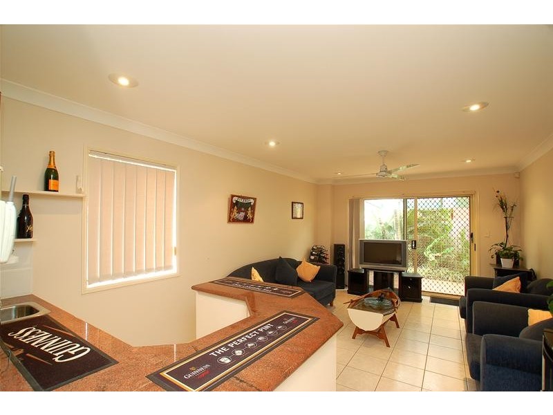 2/8 Santa Monica Road, Miami QLD 4220