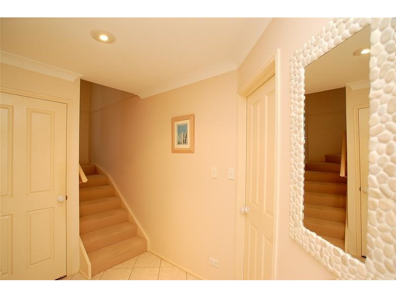 2/8 Santa Monica Road, Miami QLD 4220