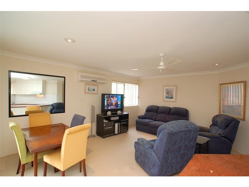 2/8 Santa Monica Road, Miami QLD 4220