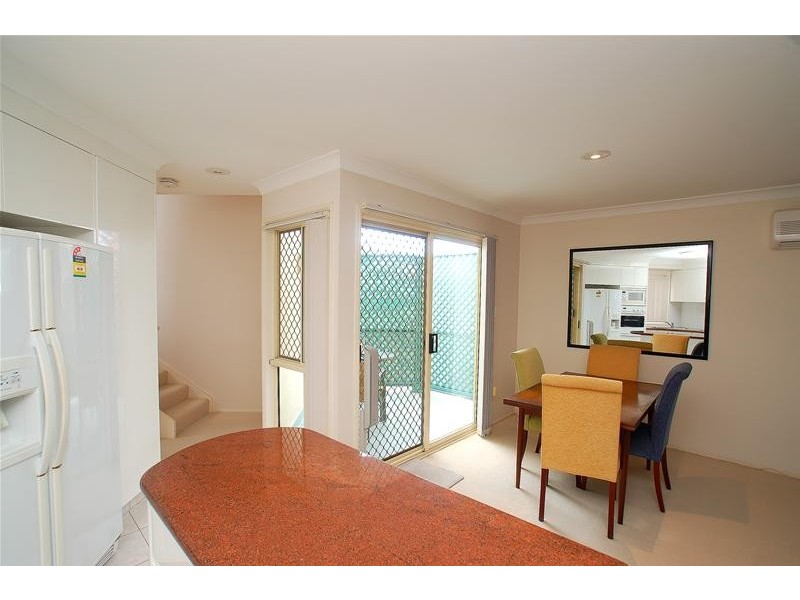 2/8 Santa Monica Road, Miami QLD 4220