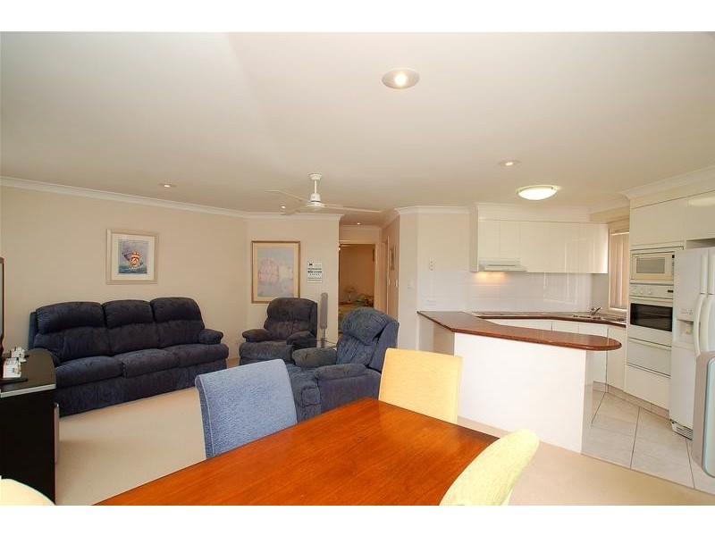 2/8 Santa Monica Road, Miami QLD 4220