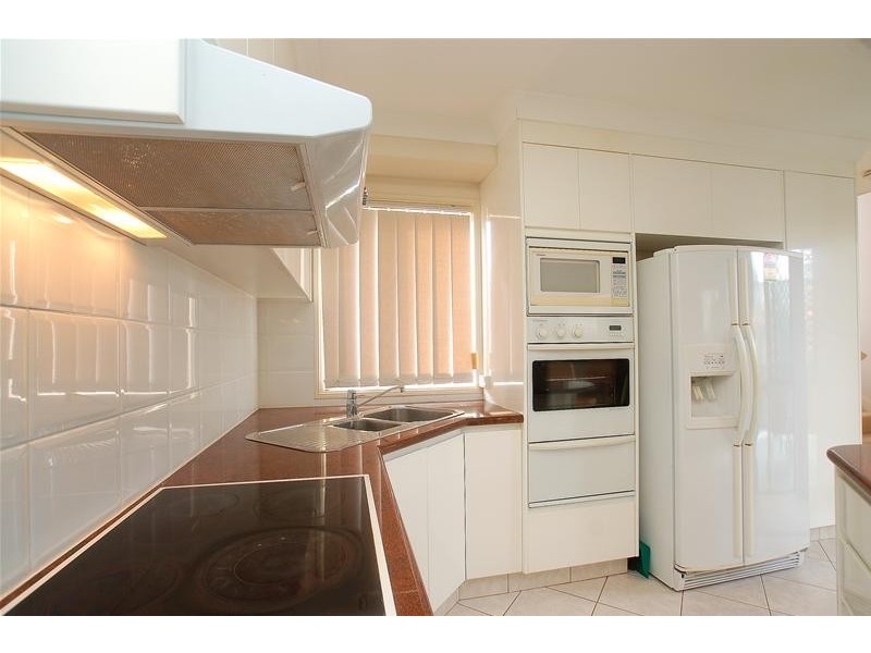 2/8 Santa Monica Road, Miami QLD 4220