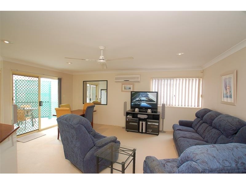 2/8 Santa Monica Road, Miami QLD 4220