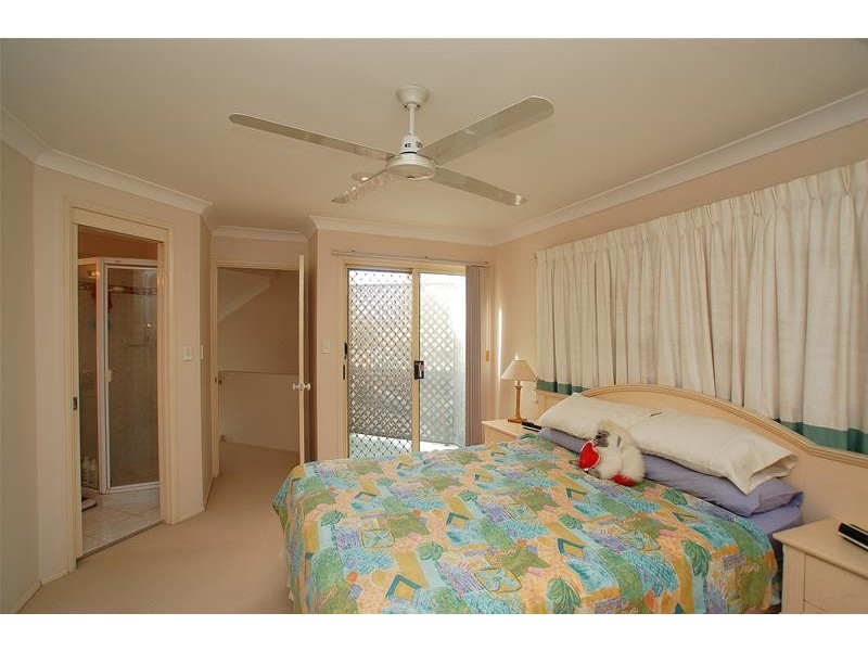 2/8 Santa Monica Road, Miami QLD 4220