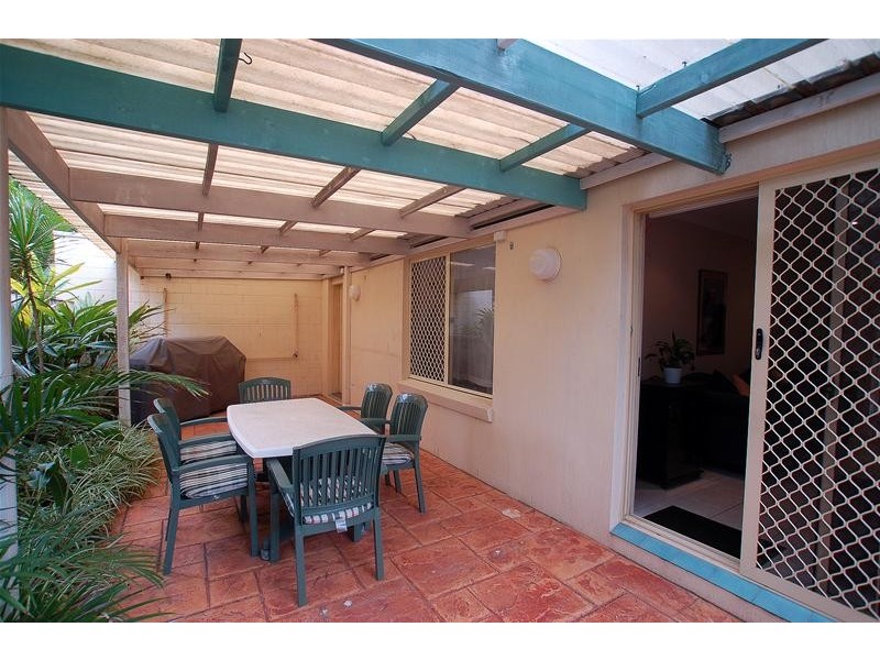 2/8 Santa Monica Road, Miami QLD 4220