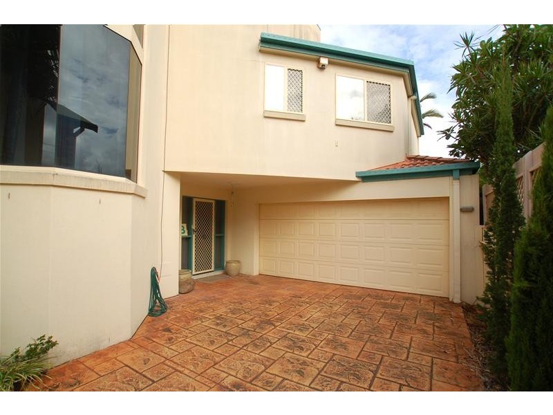 2/8 Santa Monica Road, Miami QLD 4220