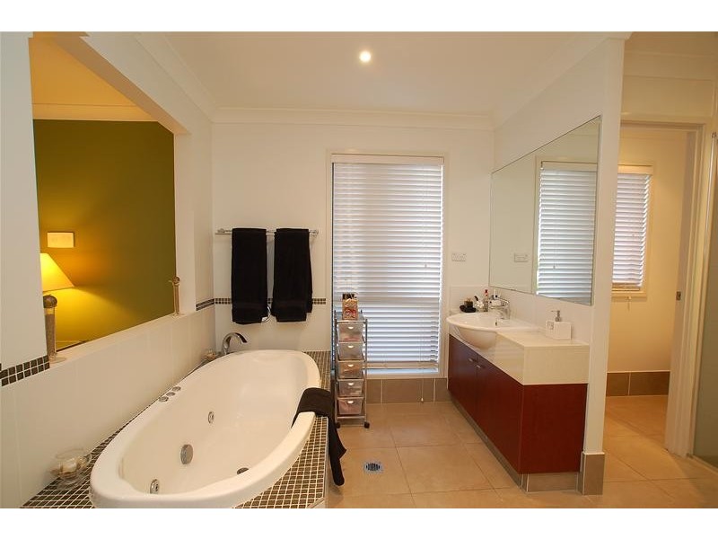 16 Gilgandra Close, Reedy Creek QLD 4227