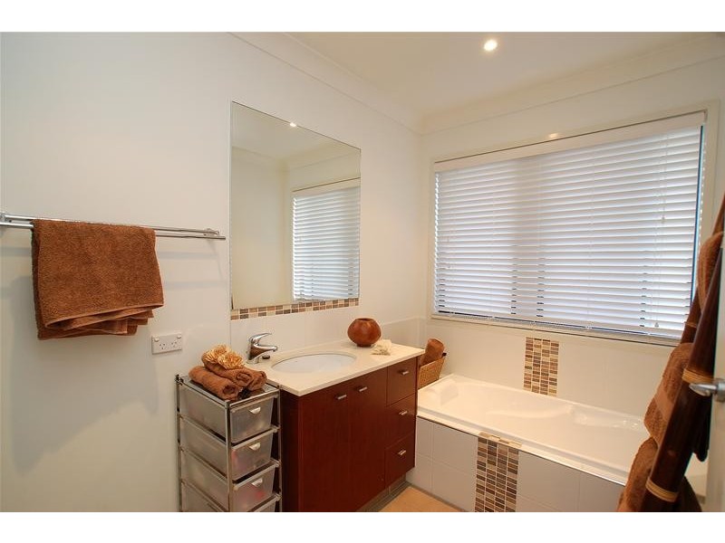 16 Gilgandra Close, Reedy Creek QLD 4227