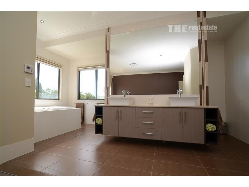 15 Peregrine Street, Reedy Creek QLD 4227