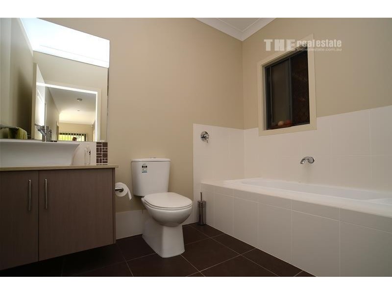 15 Peregrine Street, Reedy Creek QLD 4227