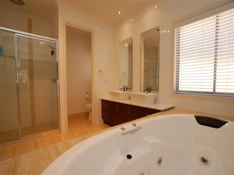 6 Golden Grove Boulevard, Reedy Creek QLD 4227