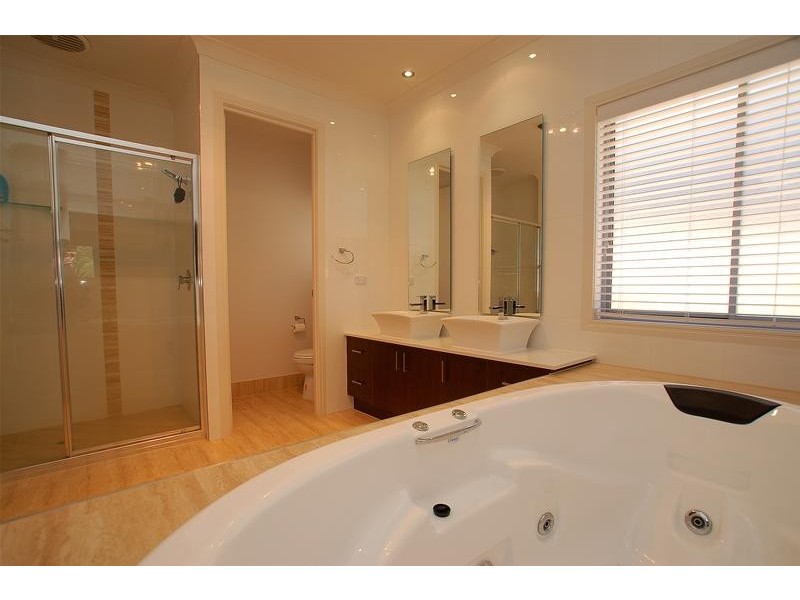 6 Golden Grove Boulevard, Reedy Creek QLD 4227