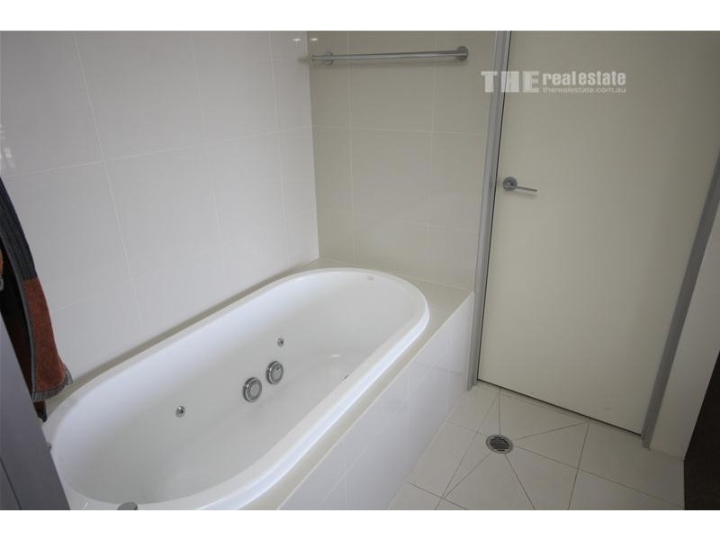 1102/4 Wahroonga Avenue, Surfers Paradise QLD 4217