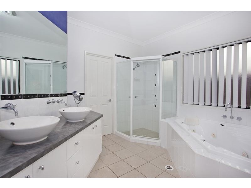 1 Bayswater Avenue, Varsity Lakes QLD 4227