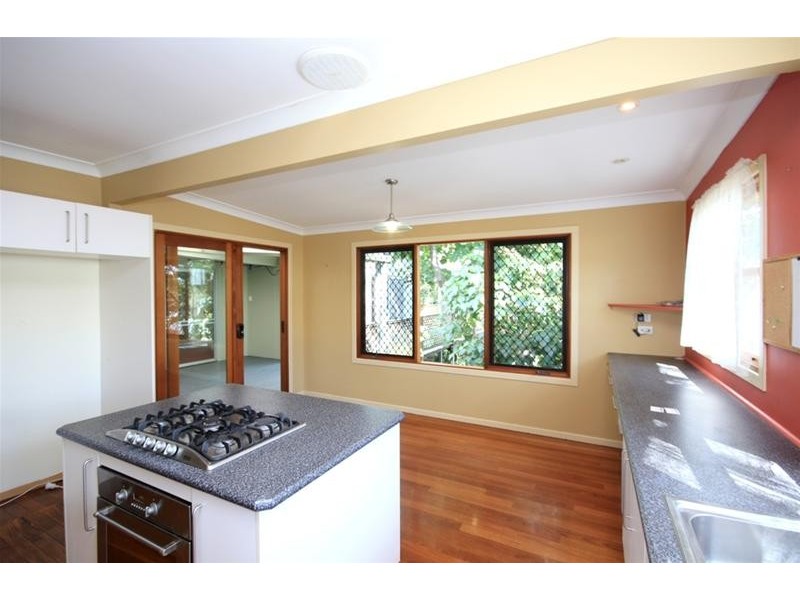 212 Ocean Parade, Burleigh Heads QLD 4220