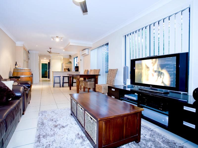 1/90 Nobby Parade, Miami QLD 4220