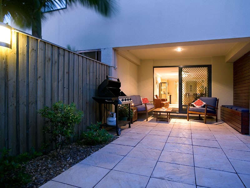 1/90 Nobby Parade, Miami QLD 4220