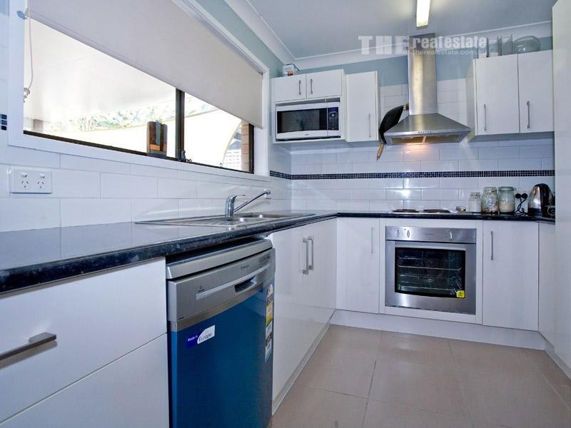 2/23 Chainey Avenue, Miami QLD 4220