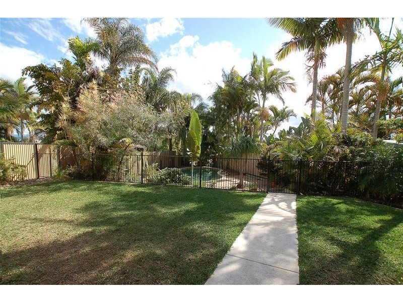 9 Boston Place, Burleigh Waters QLD 4220