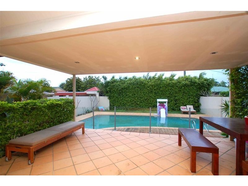 5 Bradley Avenue, Miami QLD 4220