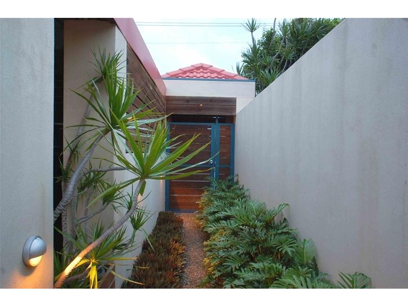 5 Bradley Avenue, Miami QLD 4220