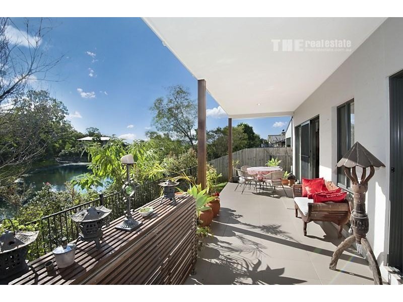 9 Laura Place, Varsity Lakes QLD 4227